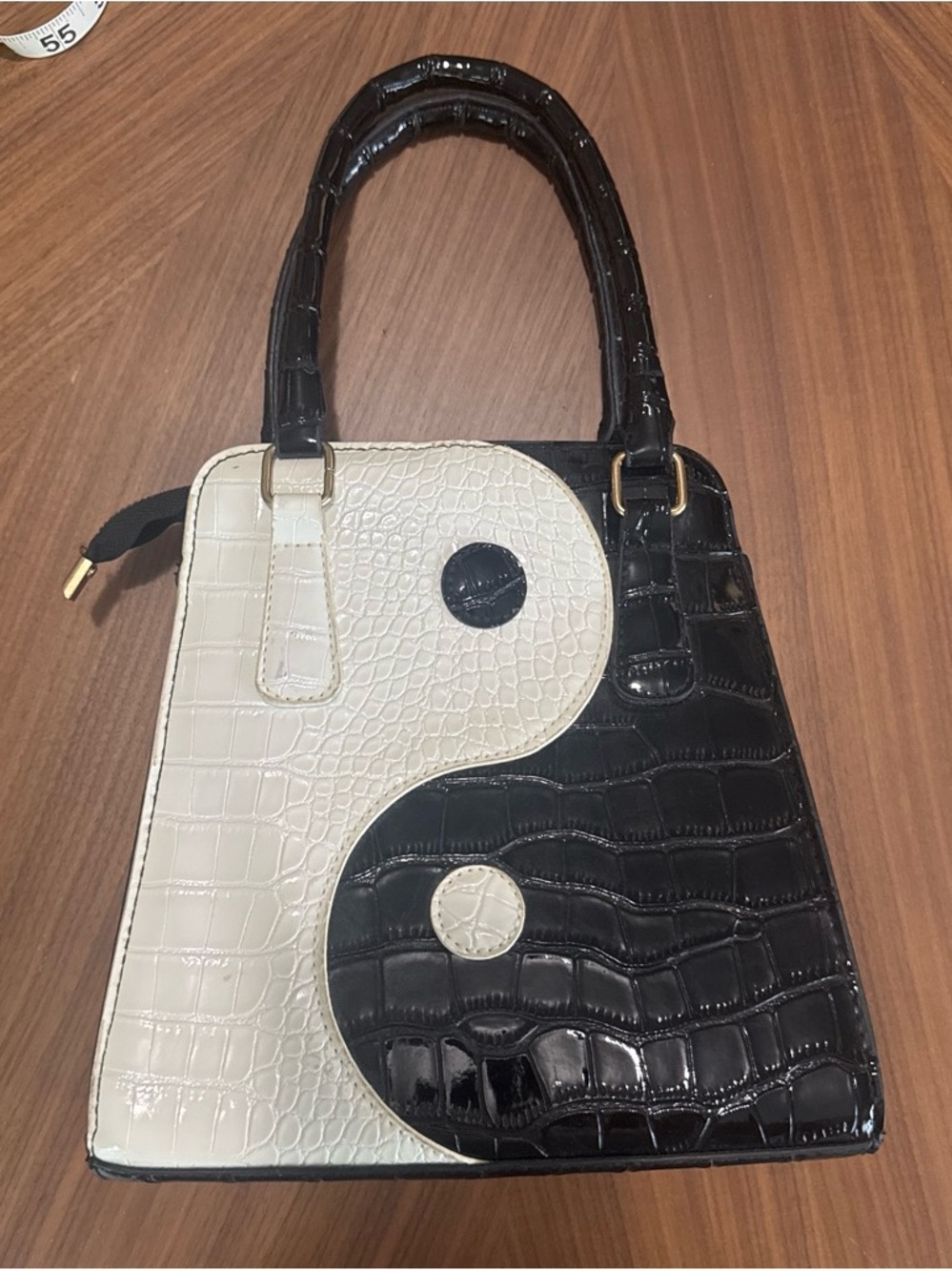 Vintage Black & White Yin Yang Croc-Texture purse